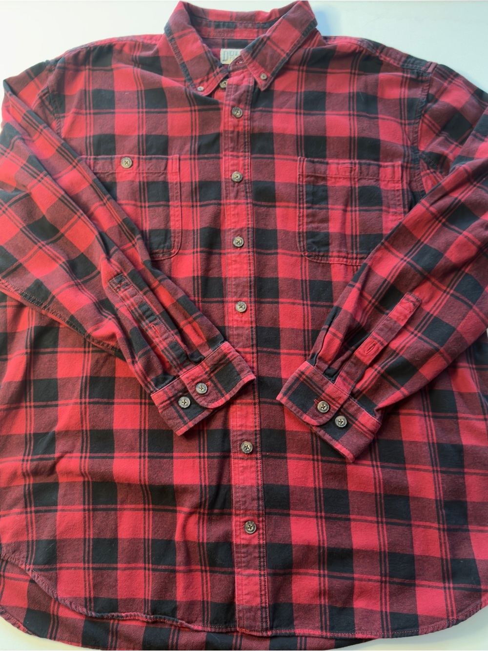 EUC Men's Duluth Red & Black Plaid Button-Down Shirt (KB7)